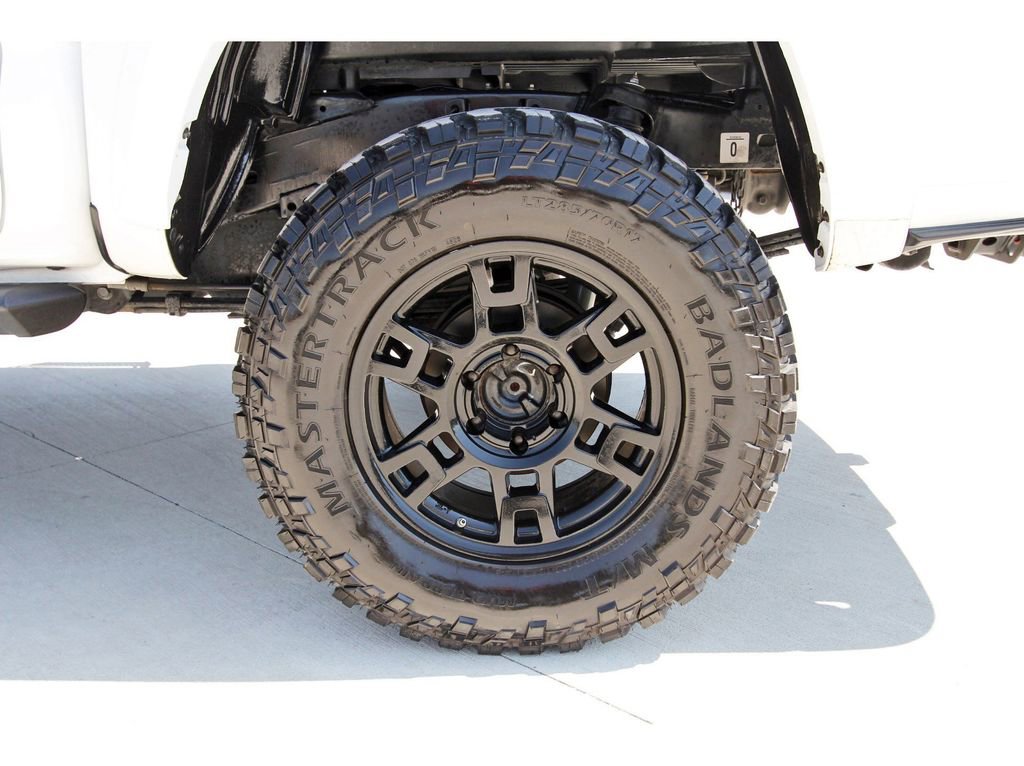 Used 2018 Toyota Tacoma SR5 RWD image 30