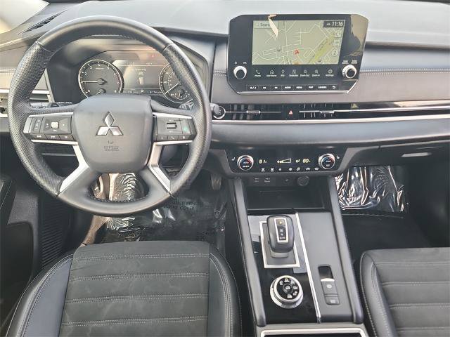Used 2024 Mitsubishi Outlander SE image 11