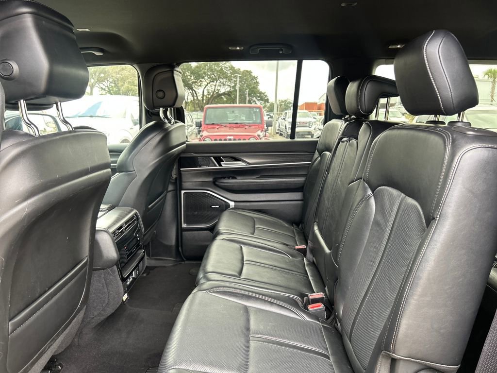 Used 2024 Jeep Wagoneer L Series II image 13