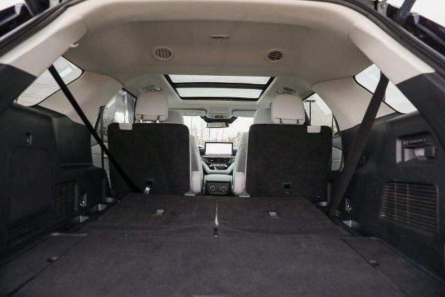 Certified 2025 Ford Explorer Platinum w/ LUX Leather Package AWD/4WD image 16