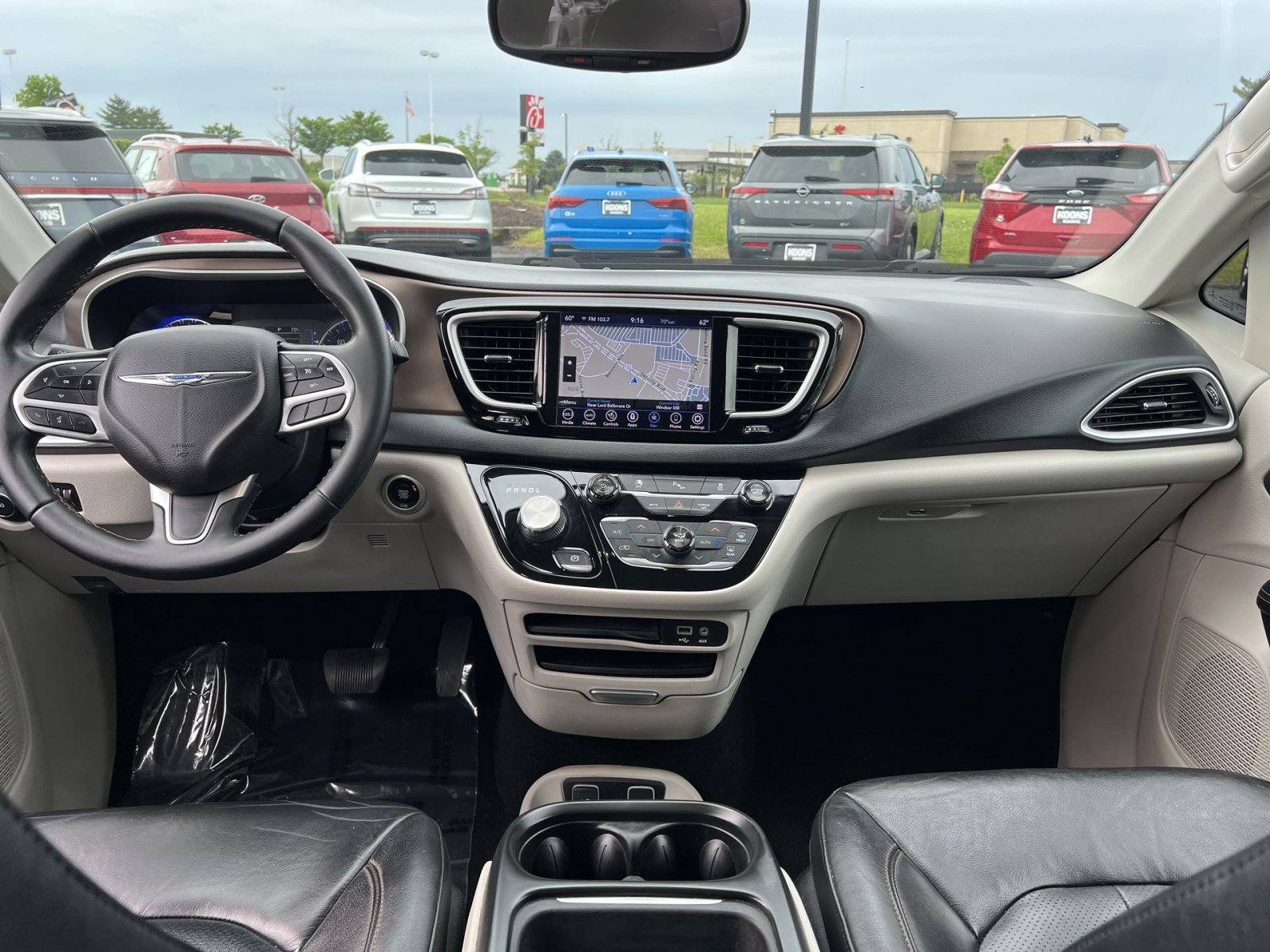 Used 2018 Chrysler Pacifica Touring-L FWD image 31