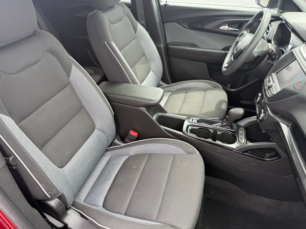 Used 2023 Chevrolet TrailBlazer LT FWD image 17