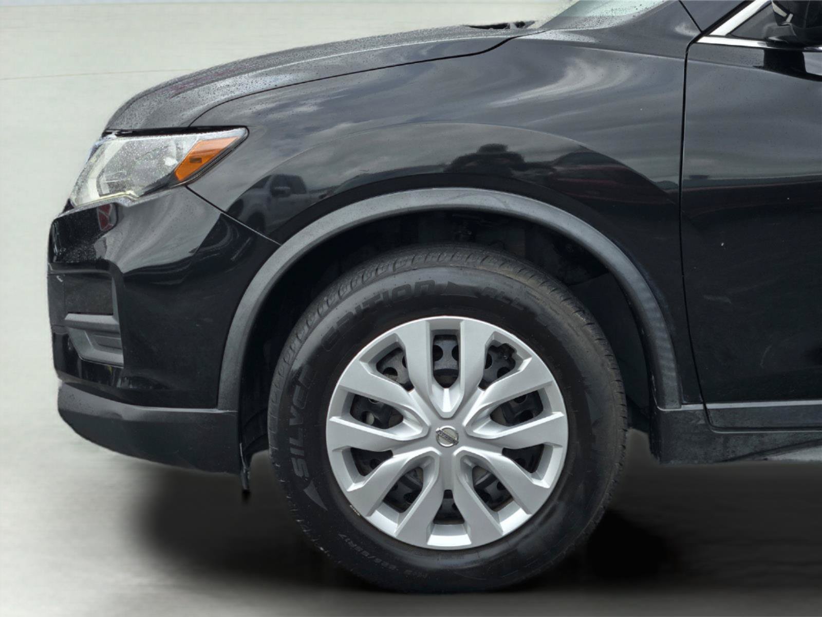 Used 2020 Nissan Rogue S FWD image 9