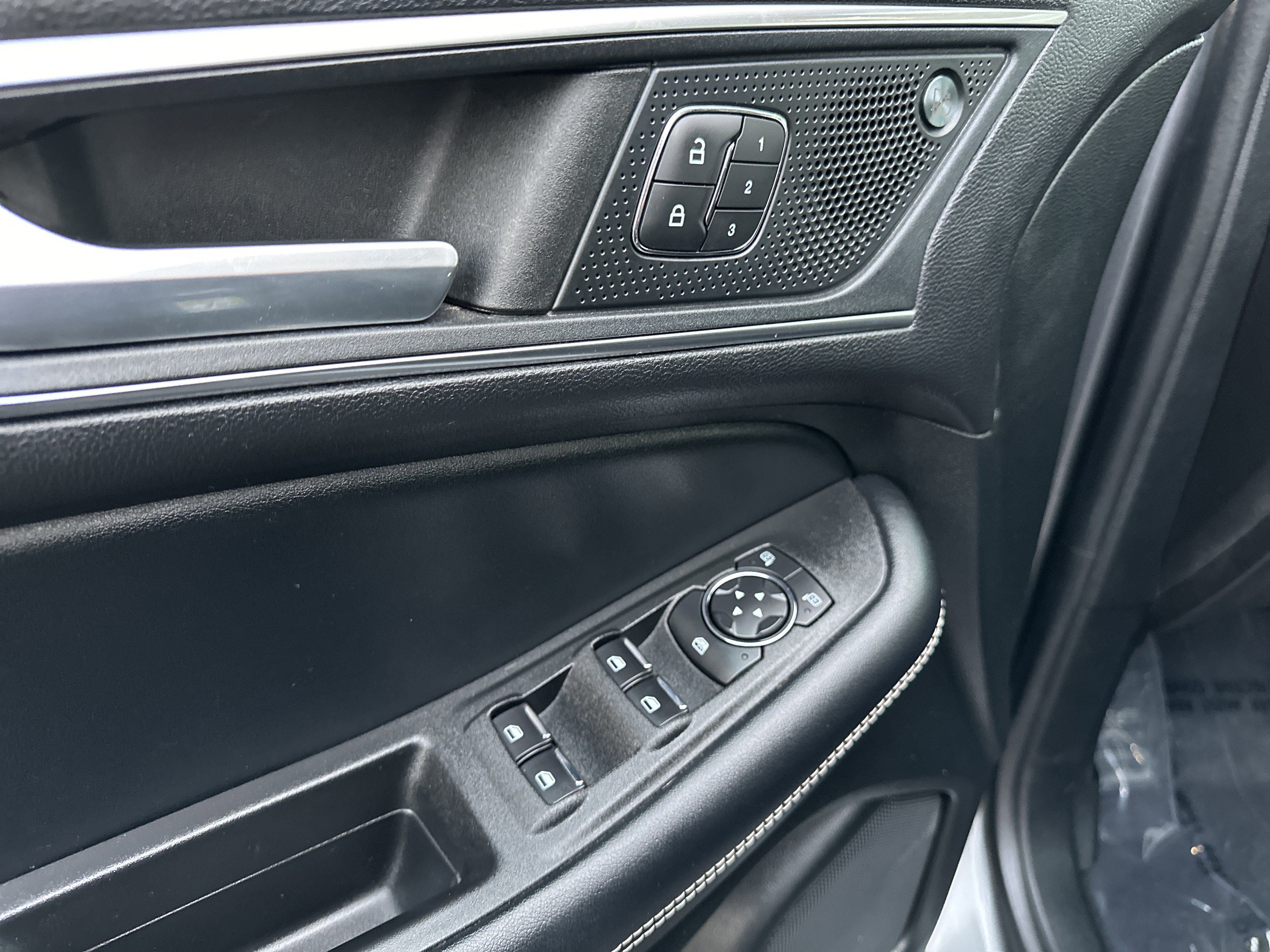 Certified 2022 Ford Edge ST image 9