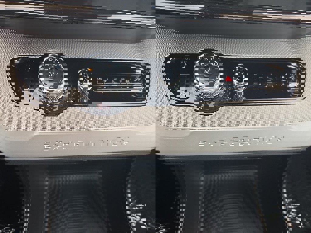 Certified 2025 Ford Expedition Active image 24