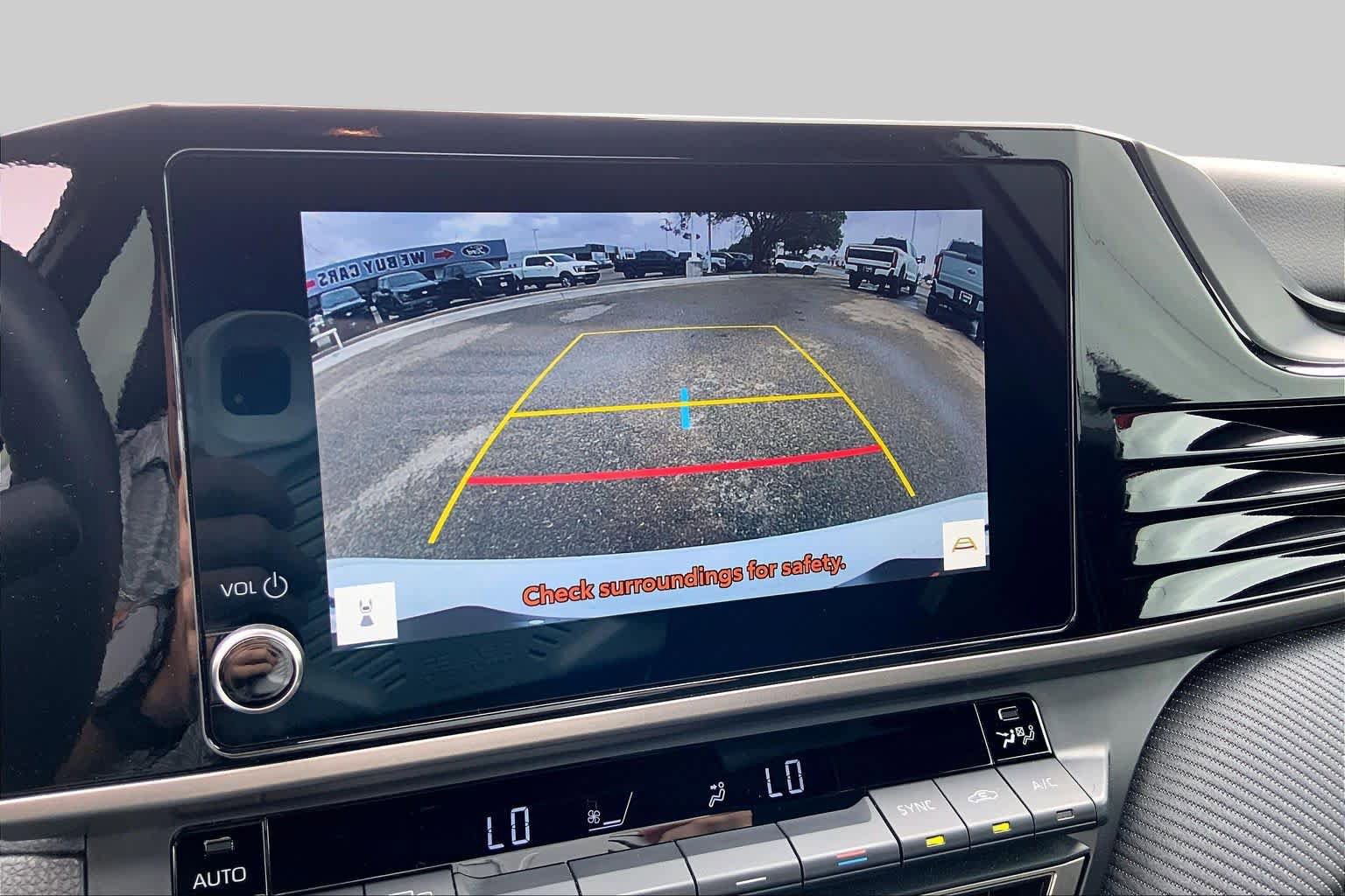 Used 2025 Toyota Camry SE w/ Convenience Package FWD image 27