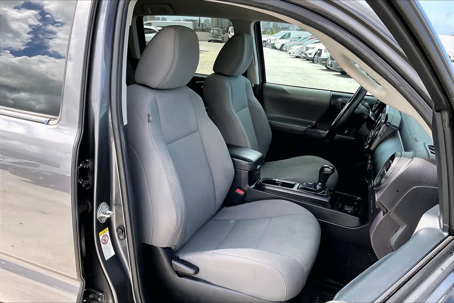Used 2018 Toyota Tacoma SR5 RWD image 13