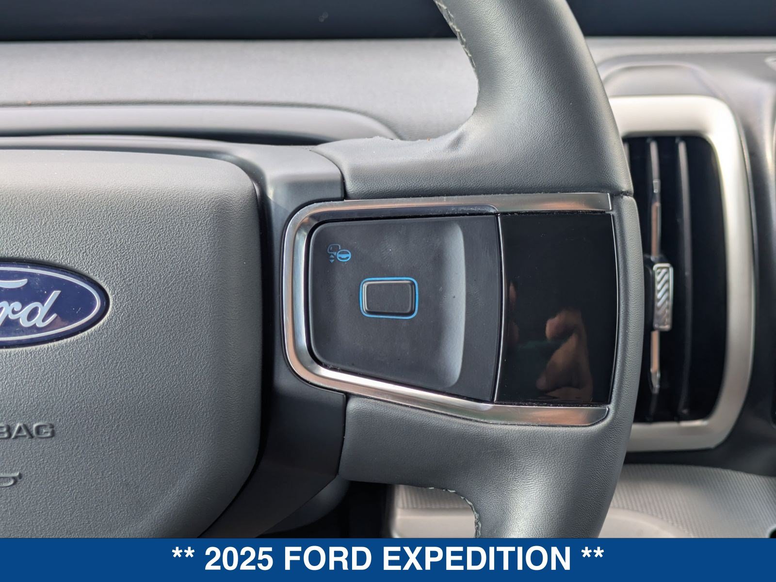Certified 2025 Ford Expedition Active RWD image 30