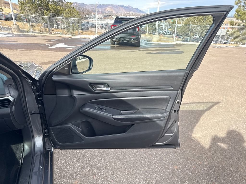 Used 2024 Nissan Altima 2.5 SV image 27