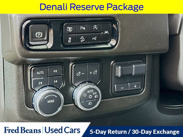 Used 2025 GMC Yukon Denali w/ Denali Reserve Package AWD/4WD image 13