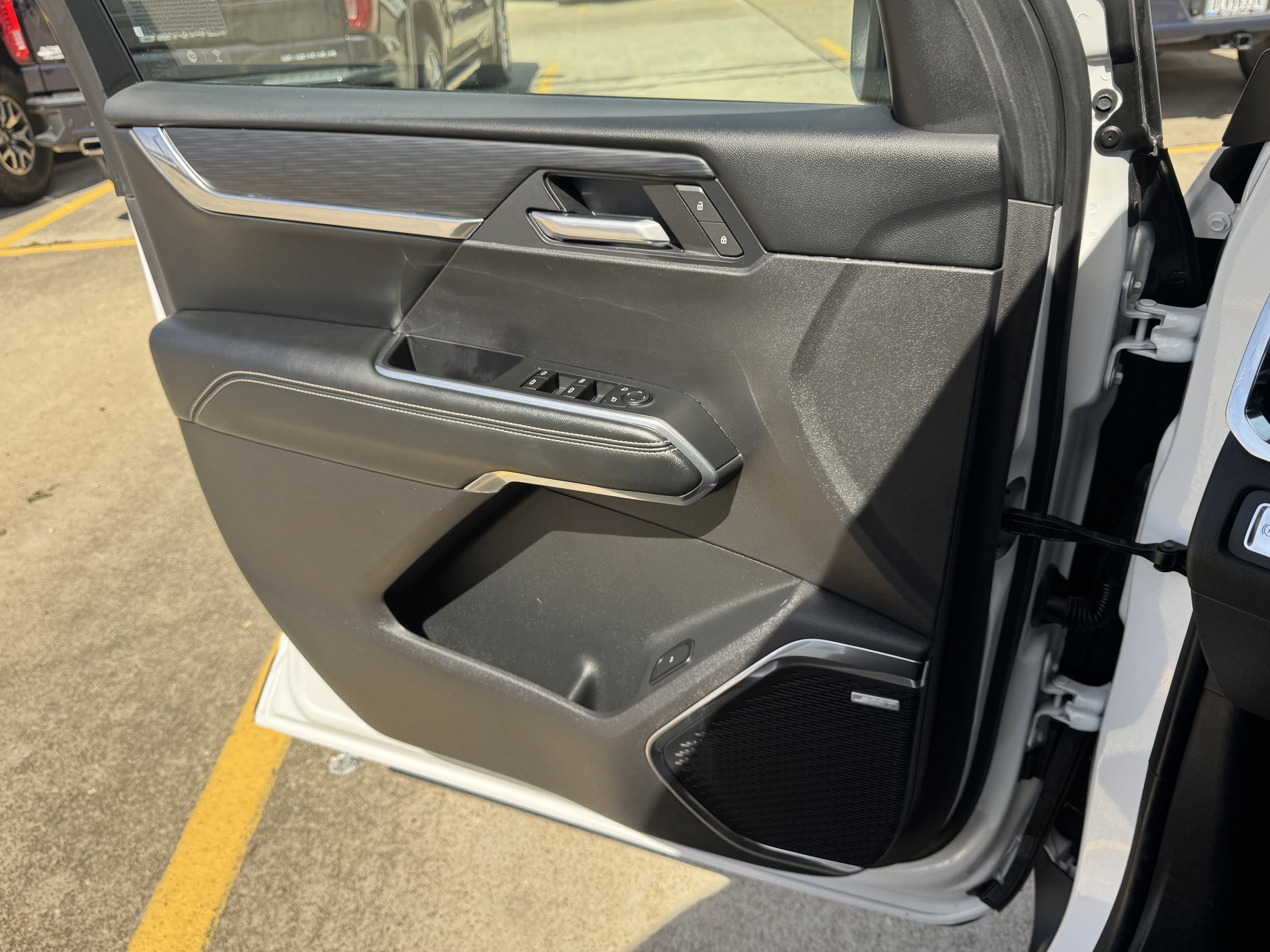 Used 2025 GMC Acadia Elevation image 26