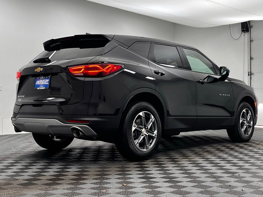 Used 2024 Chevrolet Blazer LT image 3