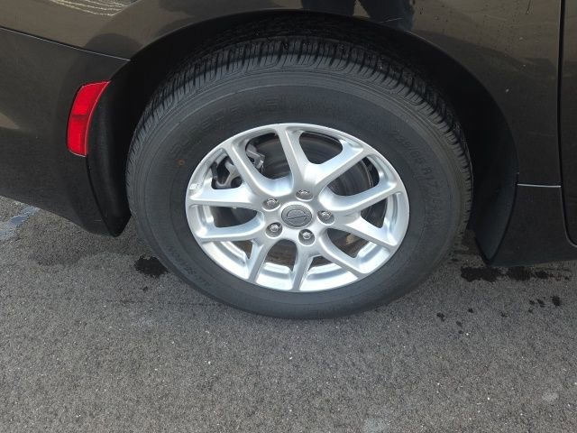 Used 2023 Chrysler Pacifica Touring-L image 11