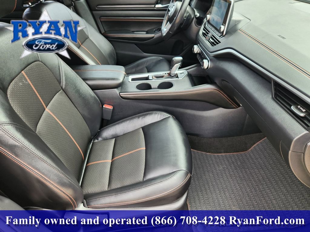 Used 2022 Nissan Altima 2.5 SR w/ Midnight Edition Package FWD image 10