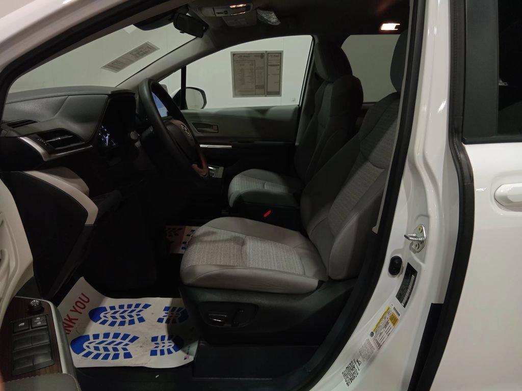 Used 2023 Toyota Sienna LE image 16