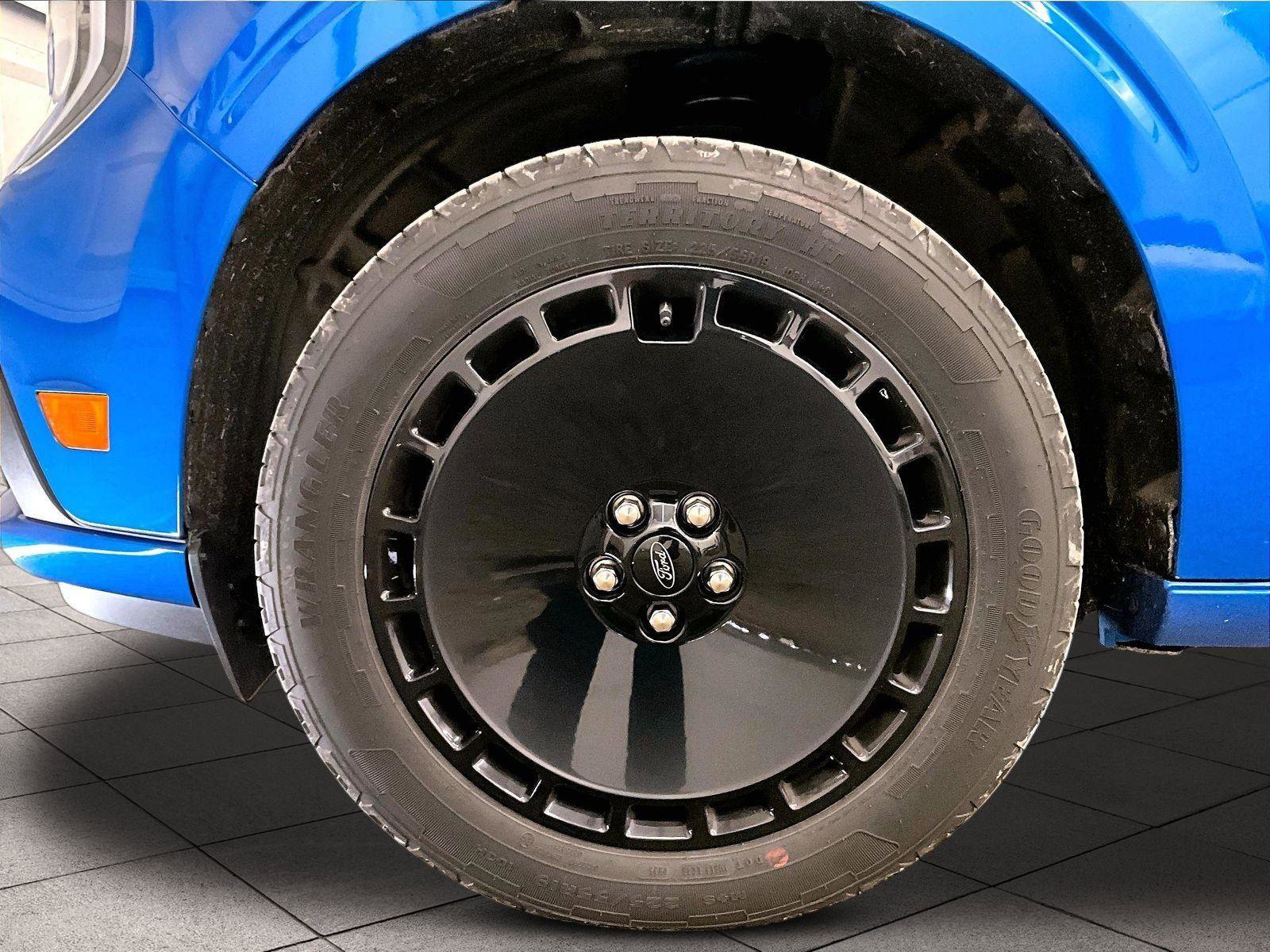 Certified 2025 Ford Maverick Lobo AWD/4WD image 8