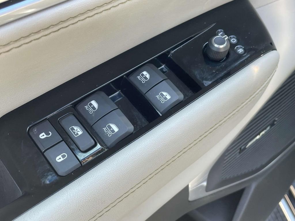 Used 2024 Jeep Wagoneer Series II w/ HD Trailer Tow Package image 16