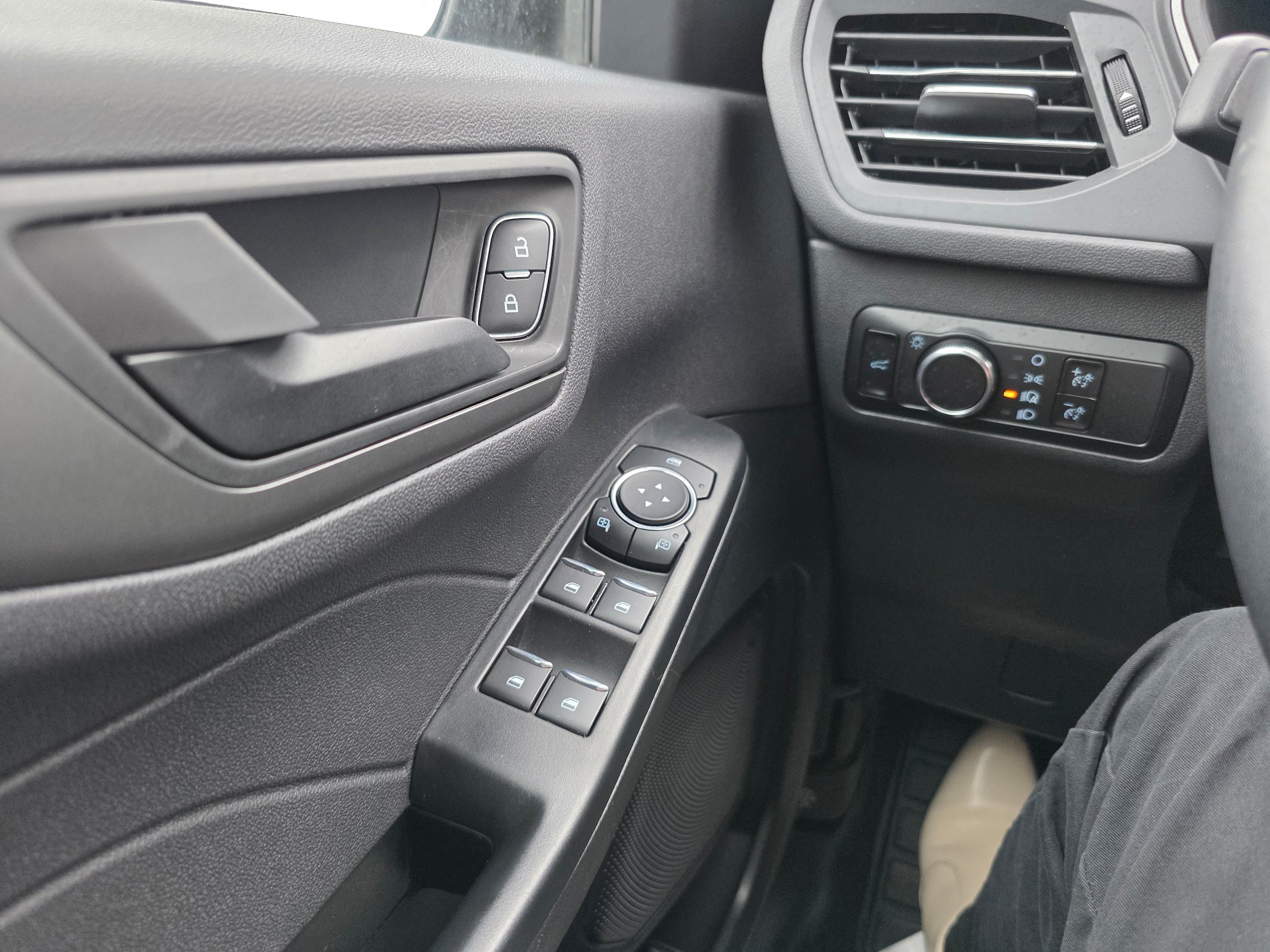 Certified 2023 Ford Escape Active AWD/4WD image 18