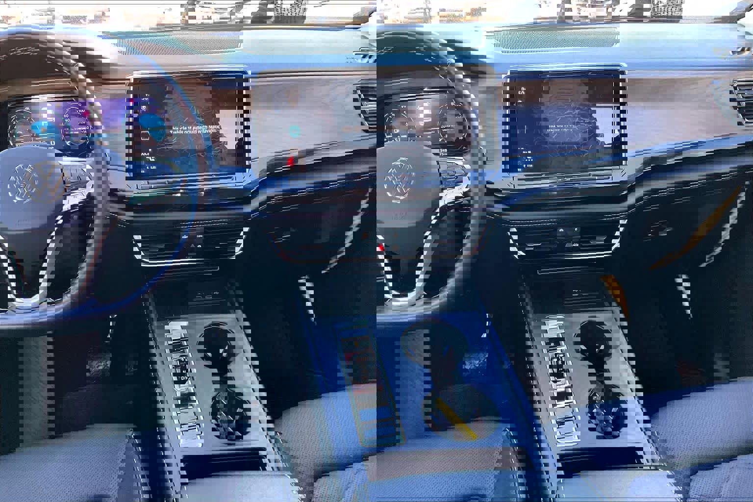 Used 2025 Volkswagen Atlas SE image 6