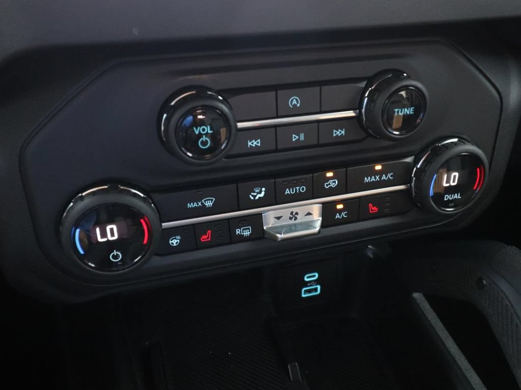 Certified 2025 Ford Bronco Outer Banks w/ Sasquatch Package AWD/4WD image 22