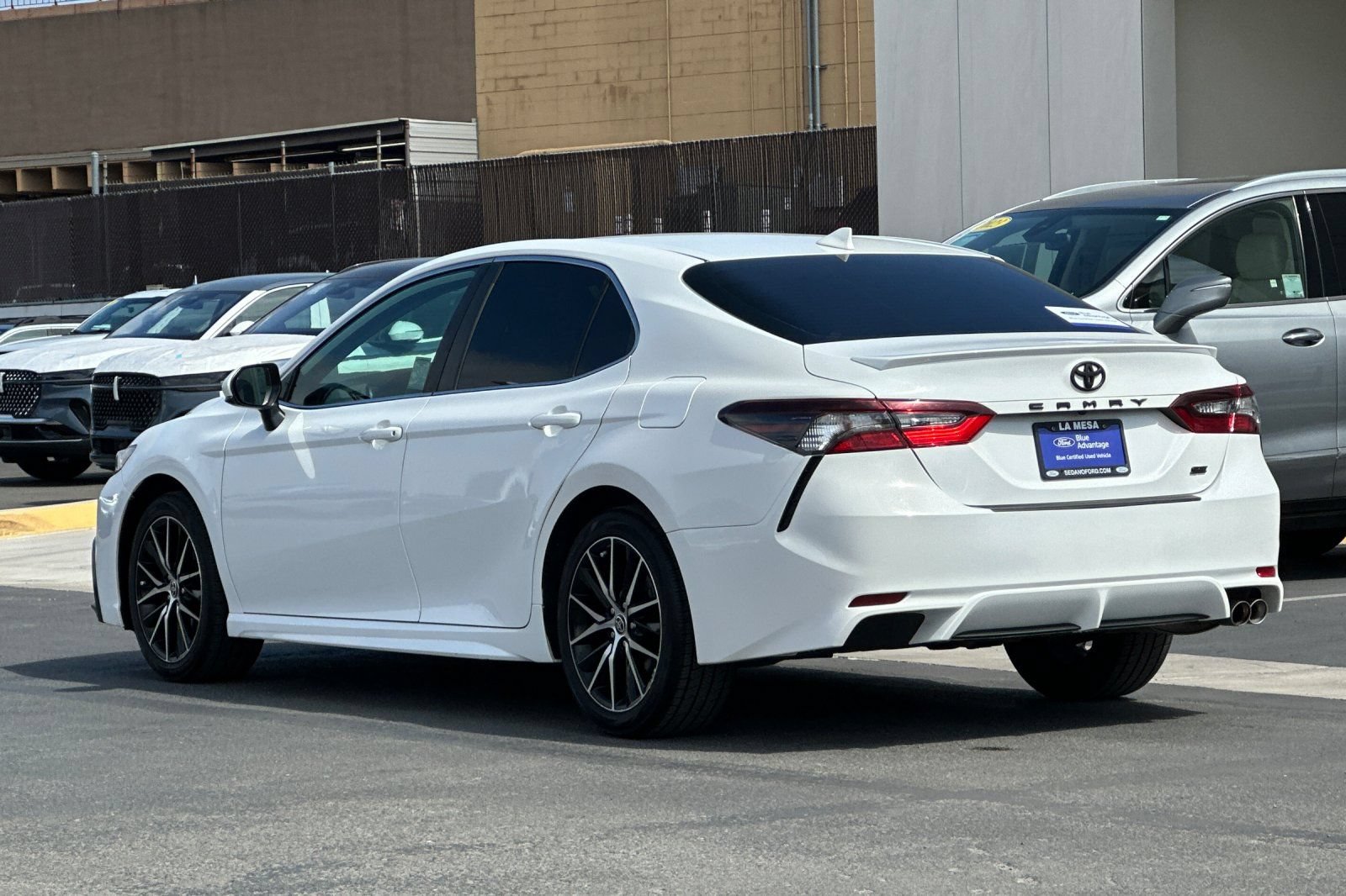 Used 2021 Toyota Camry SE w/ Carpet Mat Package (TMS) FWD image 5