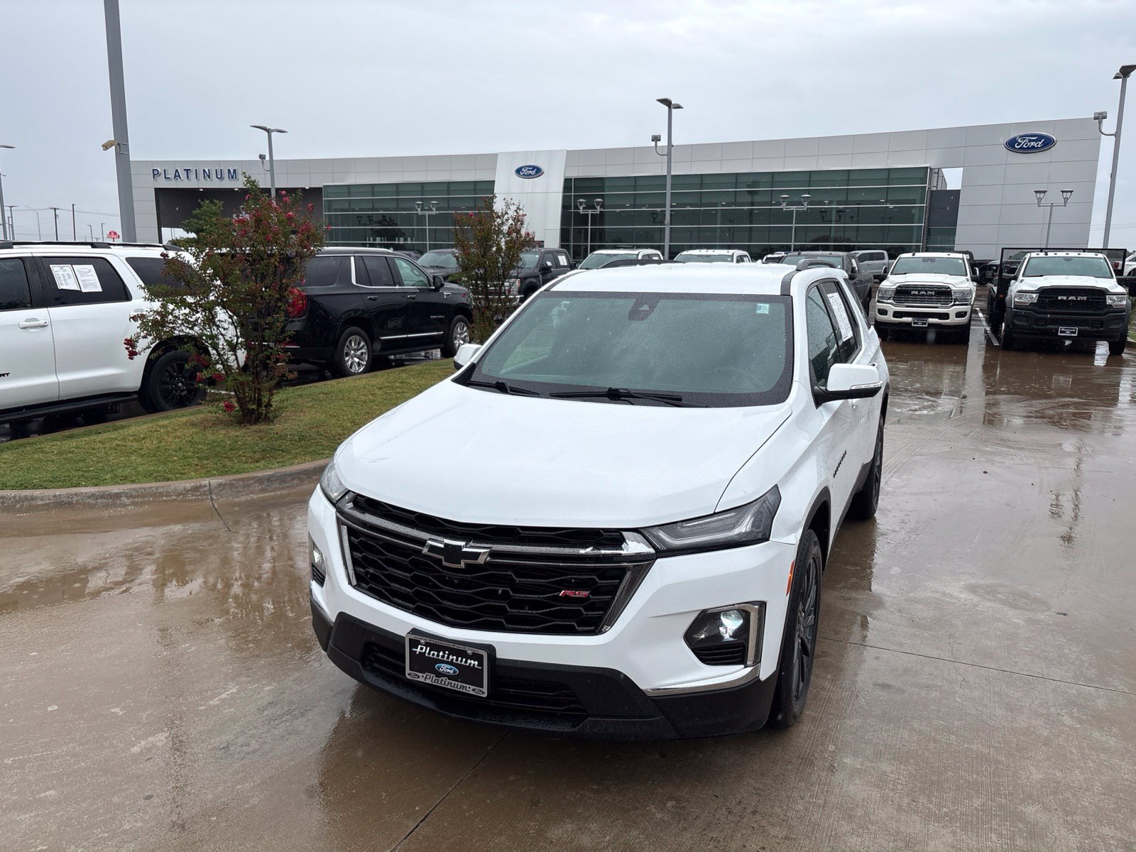 Used 2024 Chevrolet Traverse RS FWD image 12
