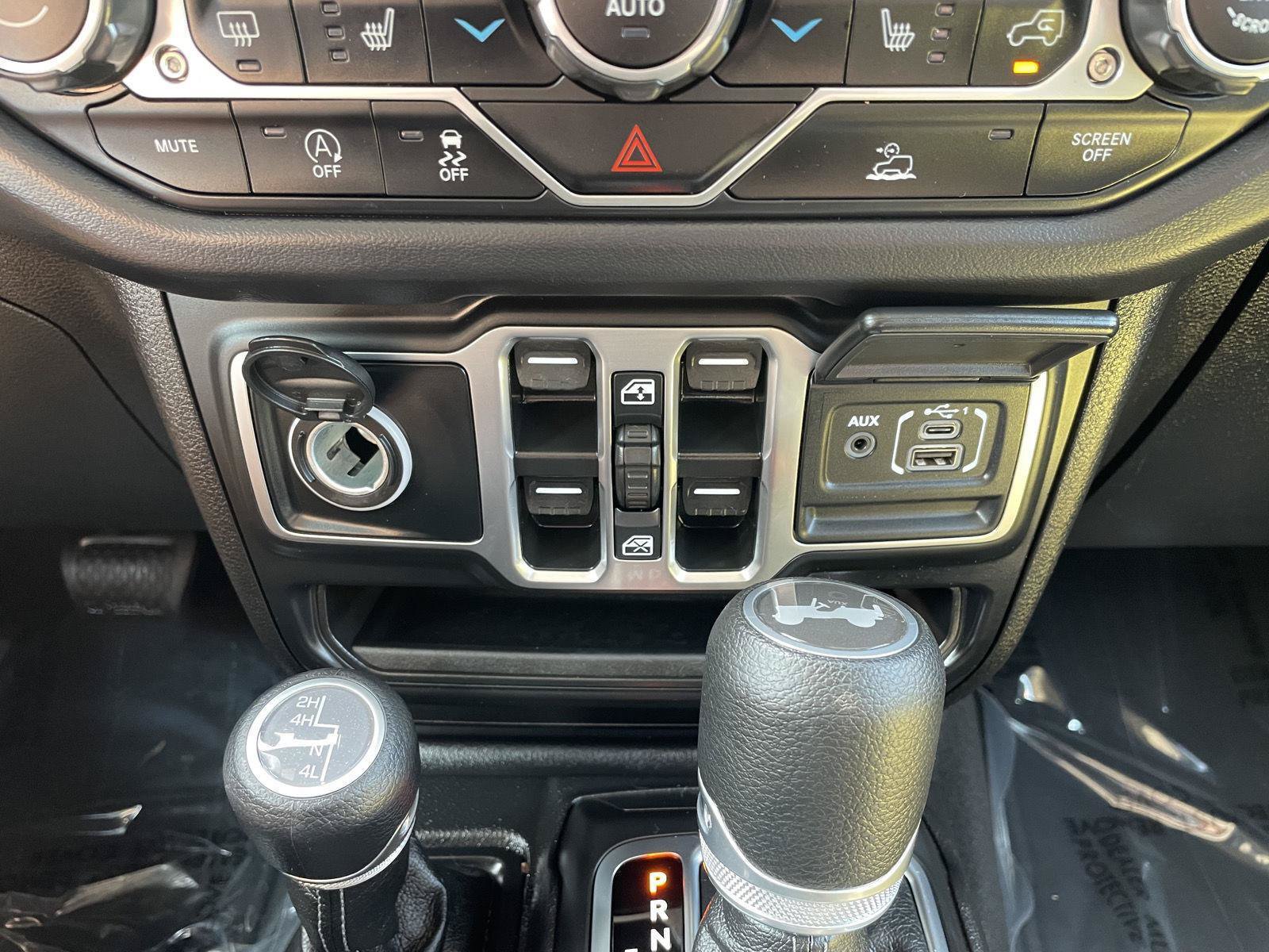 Used 2025 Jeep Wrangler Unlimited Sahara AWD/4WD image 28