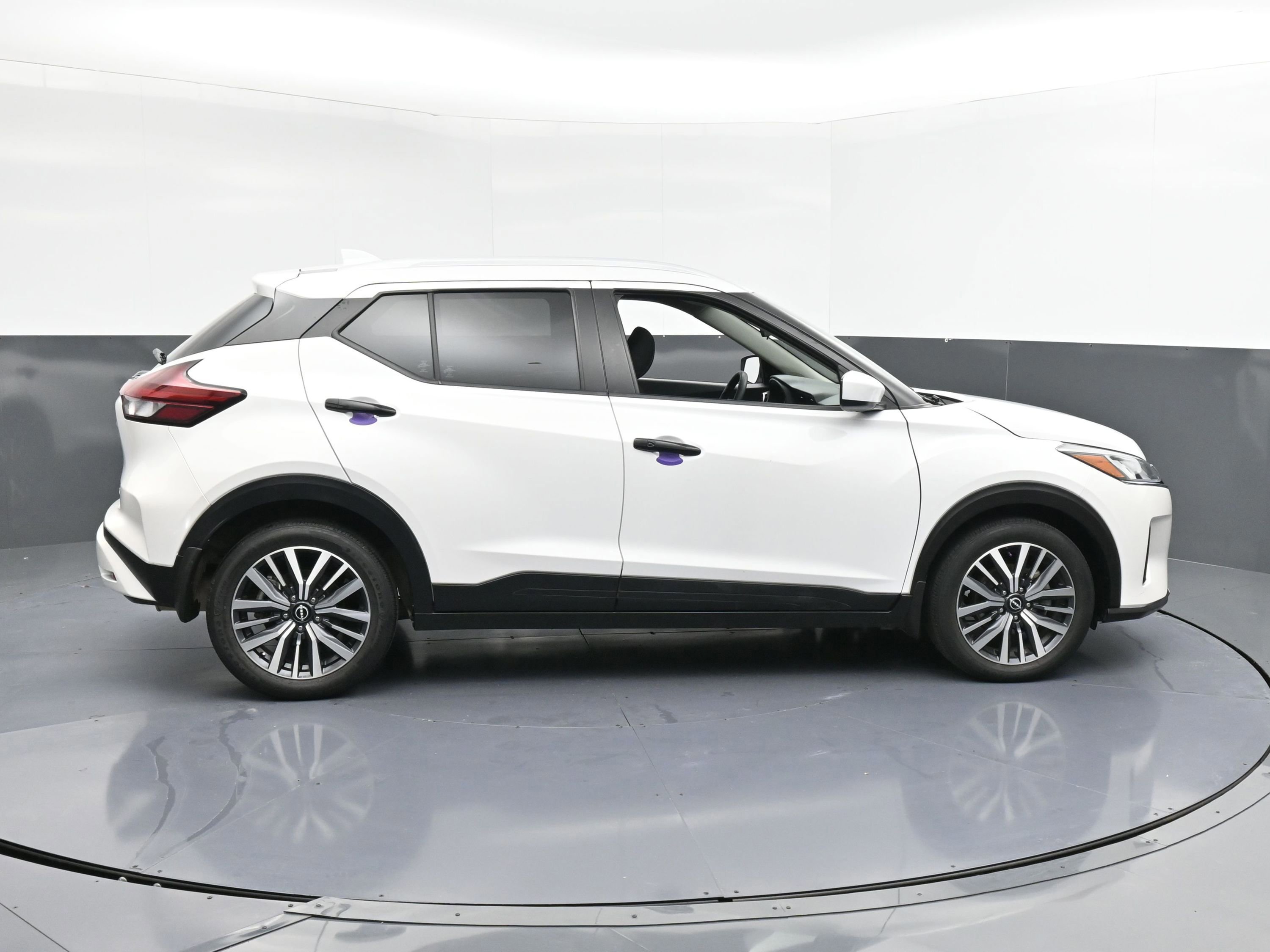 Used 2022 Nissan Kicks SV image 17