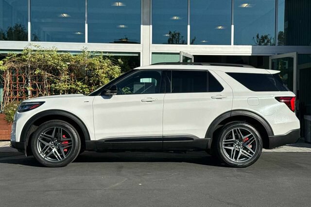 Certified 2025 Ford Explorer ST-Line w/ Premium Package AWD/4WD image 7