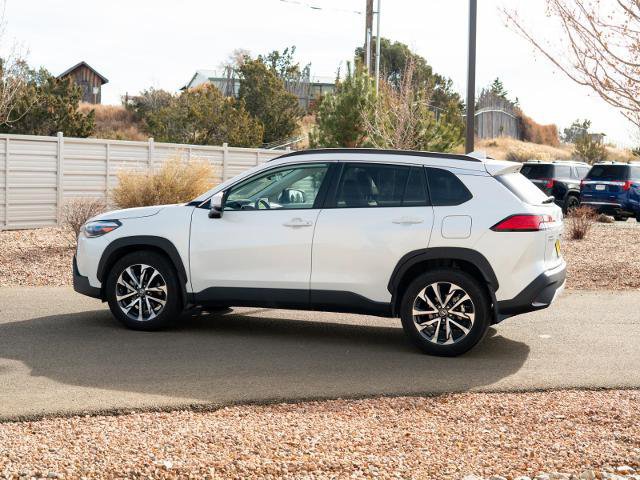 Used 2024 Toyota Corolla Cross XLE image 3