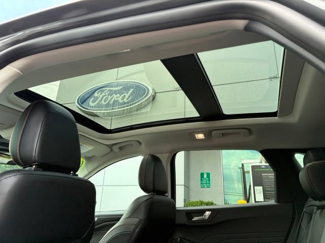 Certified 2022 Ford Escape SEL w/ SEL Stealth AWD Package image 16