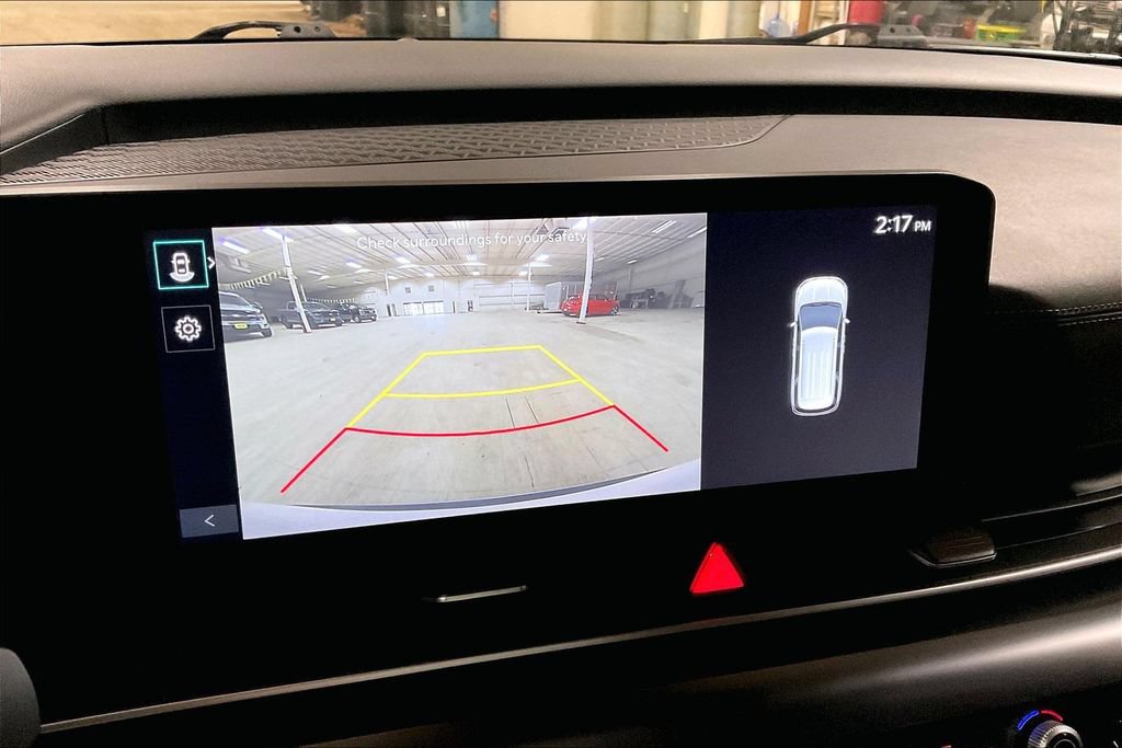 Used 2025 Kia Carnival FWD image 20