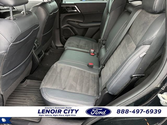 Used 2023 Mitsubishi Outlander SE Black Edition image 11