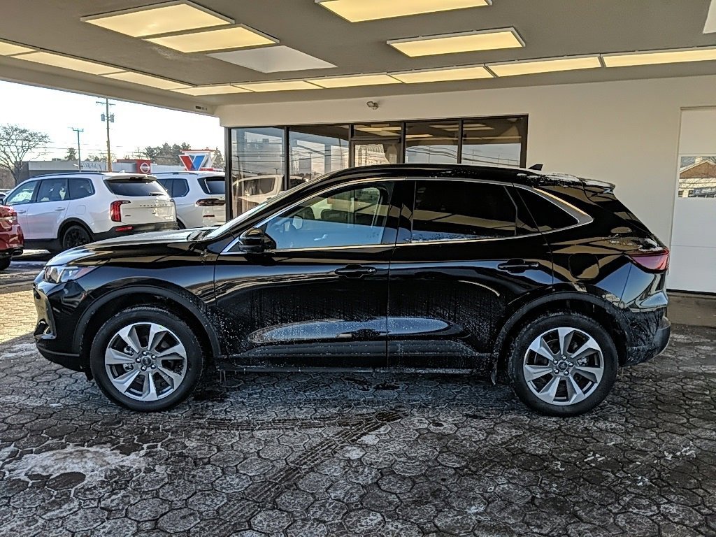 Certified 2025 Ford Escape Platinum w/ Premium Technology Package image 6