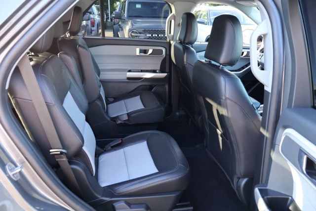 Certified 2023 Ford Explorer XLT w/ Equipment Group 202A AWD/4WD image 24