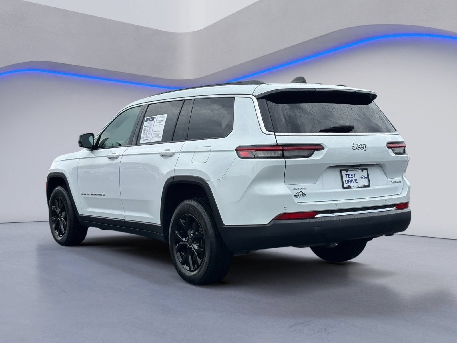 Used 2024 Jeep Grand Cherokee L Limited AWD/4WD image 3