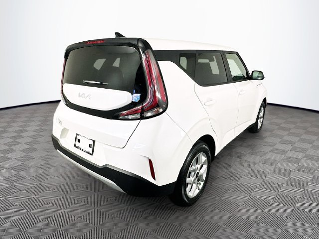 Used 2025 Kia Soul LX w/ LX Technology Package FWD image 12