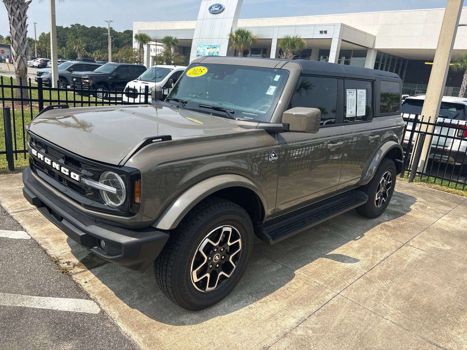 Certified 2025 Ford Bronco Outer Banks AWD/4WD image 8