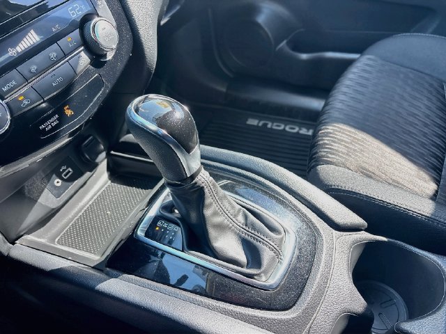 Used 2018 Nissan Rogue SV FWD image 16