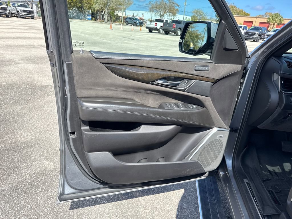 Used 2020 Cadillac Escalade ESV Platinum w/ Escalade Sport Edition image 14
