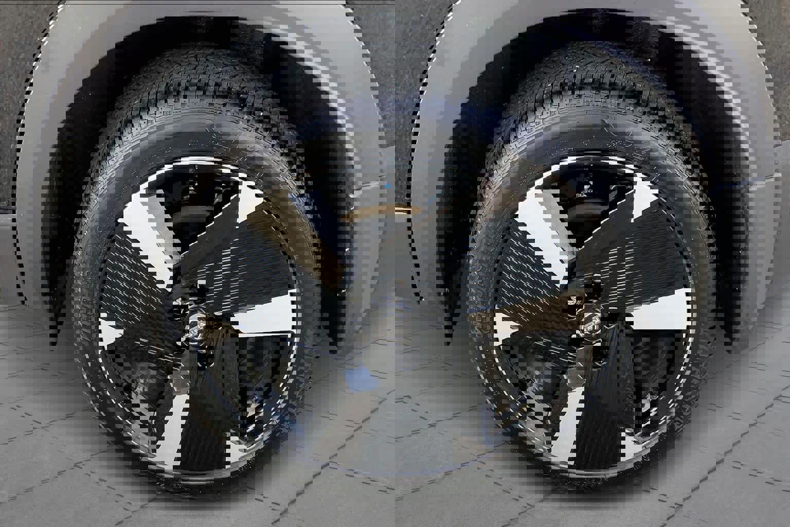 Used 2025 Nissan Kicks SR image 13