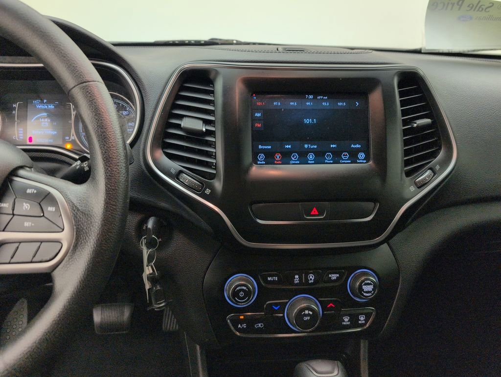 Used 2019 Jeep Cherokee Latitude w/ Popular Appearance Group FWD image 18