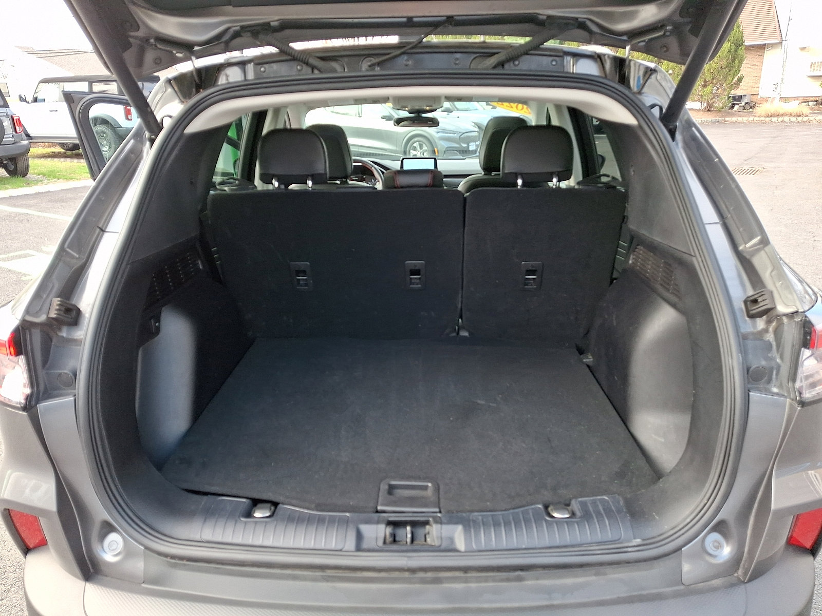 Certified 2022 Ford Escape SEL w/ SEL Stealth AWD Package image 29