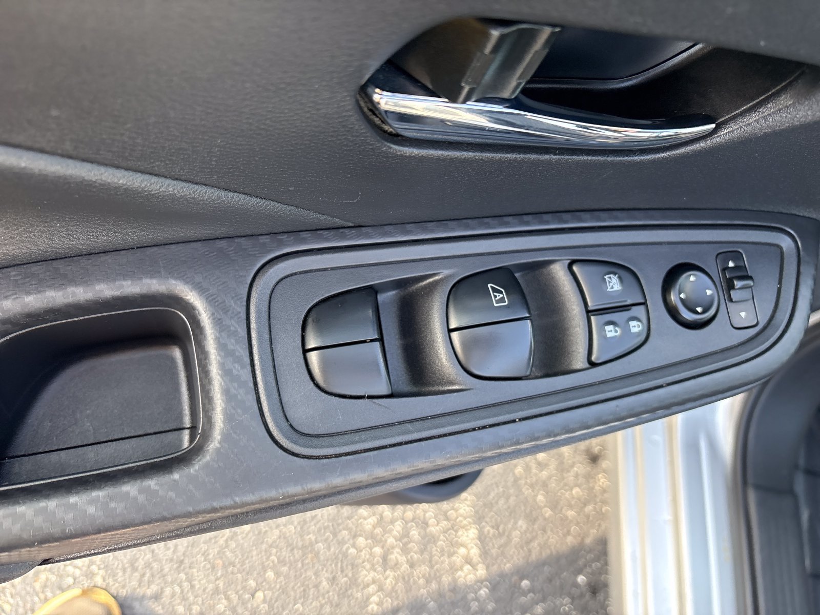 Used 2024 Nissan Versa SV FWD image 30