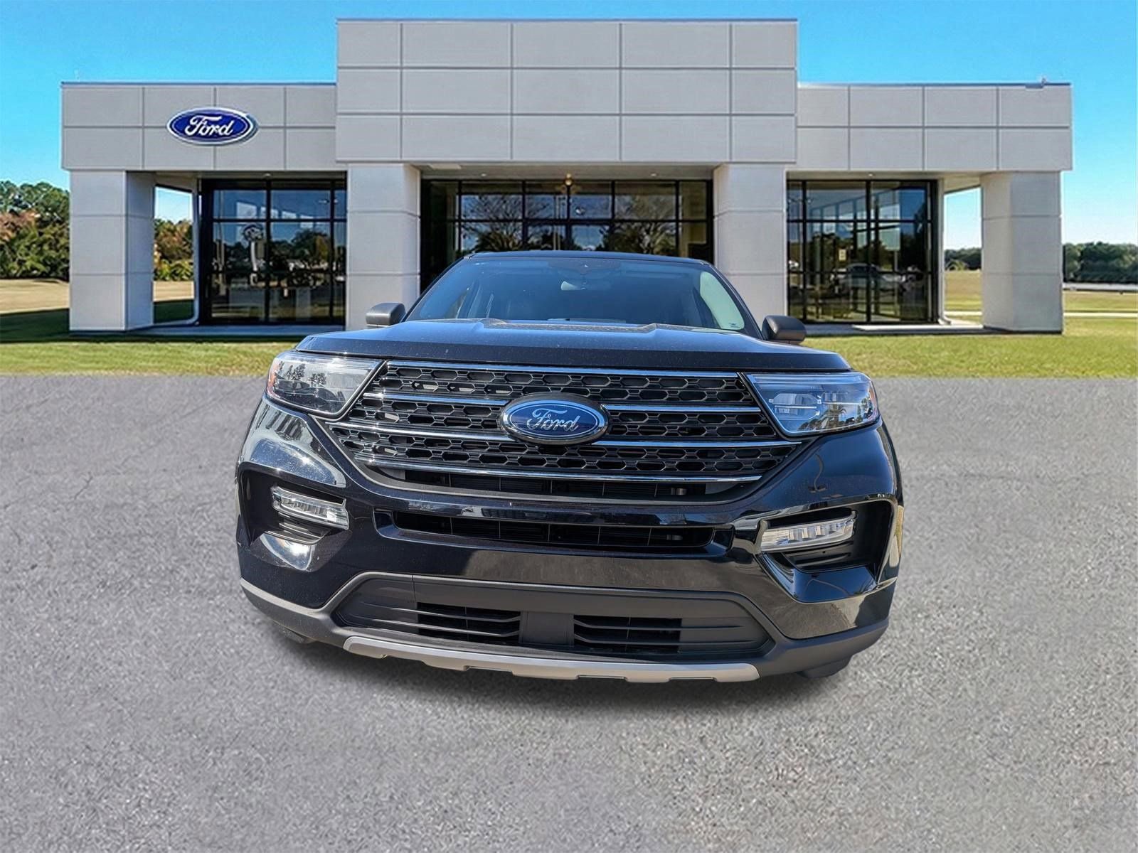 Certified 2023 Ford Explorer XLT w/ Equipment Group 202A image 9