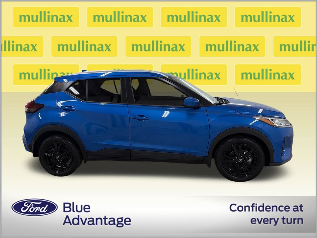 Used 2024 Nissan Kicks SV FWD image 2