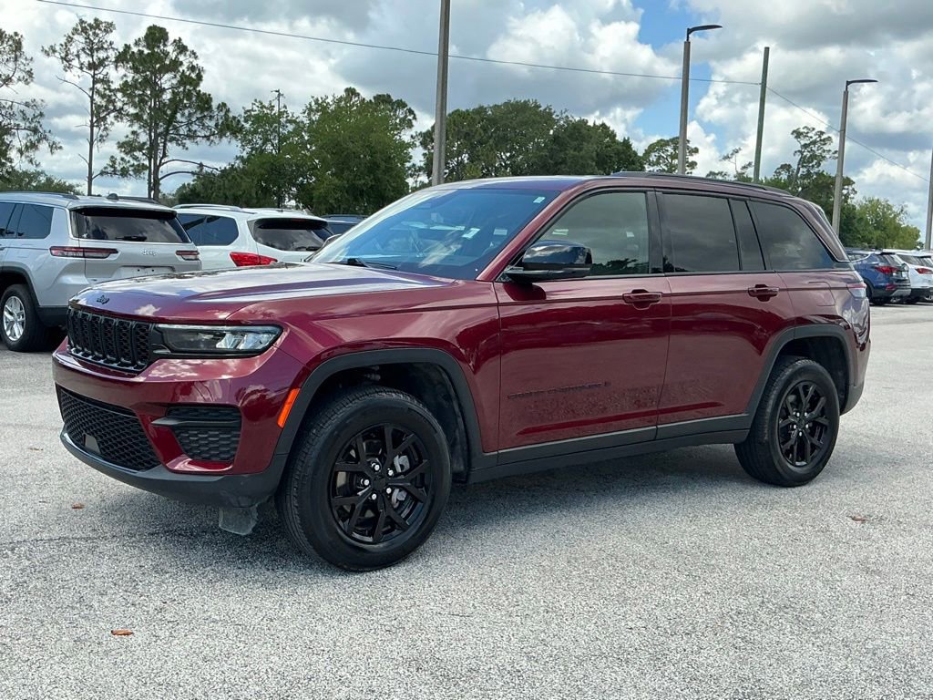 Used 2024 Jeep Grand Cherokee Altitude AWD/4WD image 2