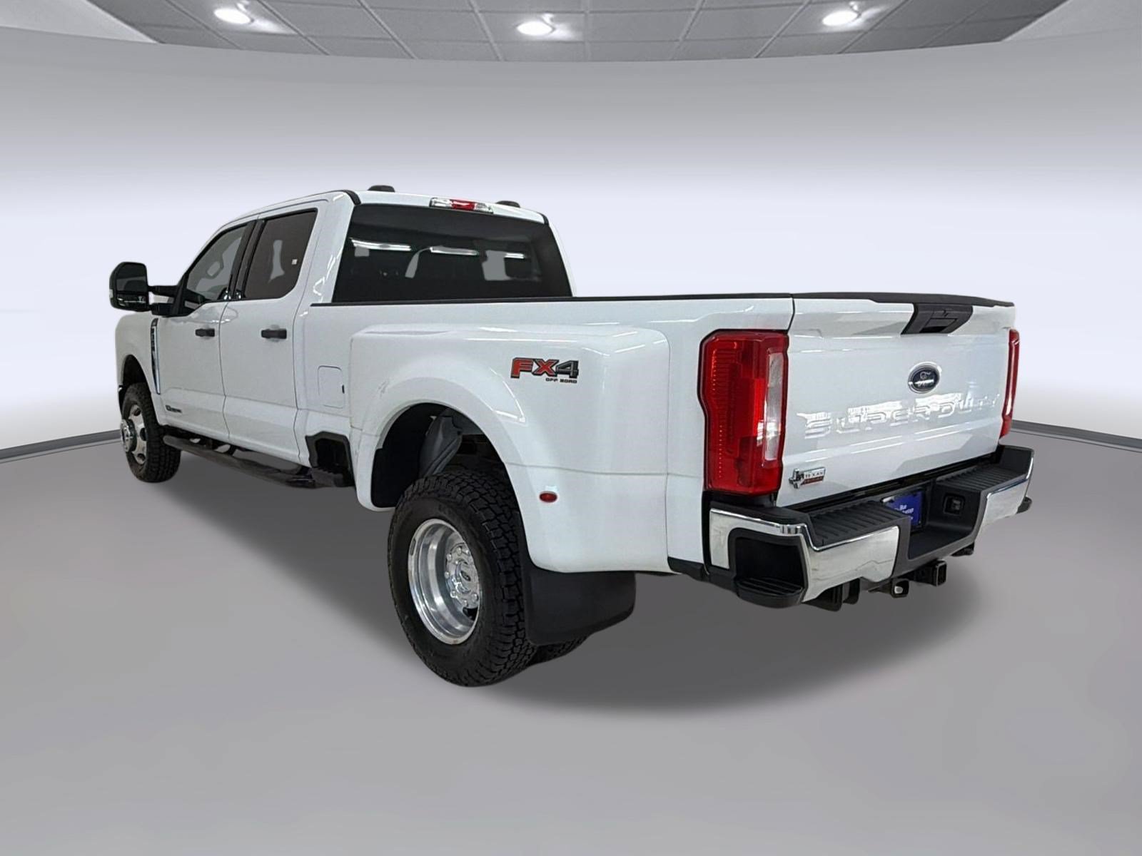 Certified 2023 Ford F350 XLT w/ FX4 Off-Road Package AWD/4WD image 3