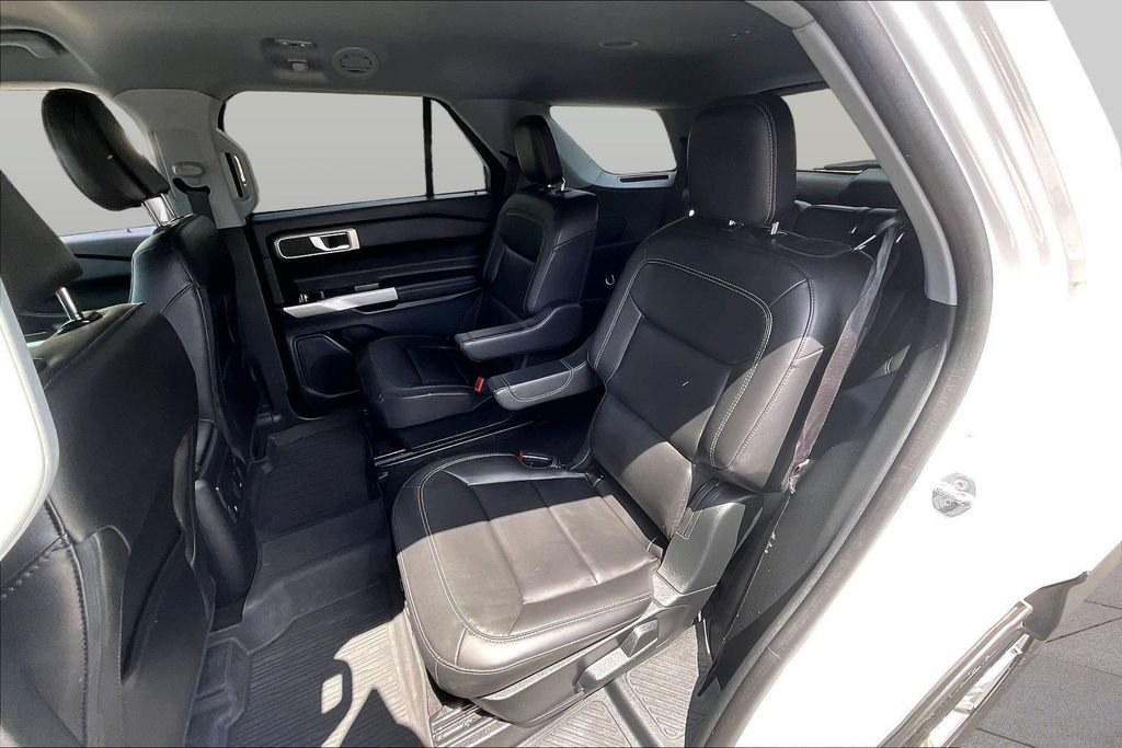 Certified 2024 Ford Explorer XLT w/ Equipment Group 202A RWD image 26
