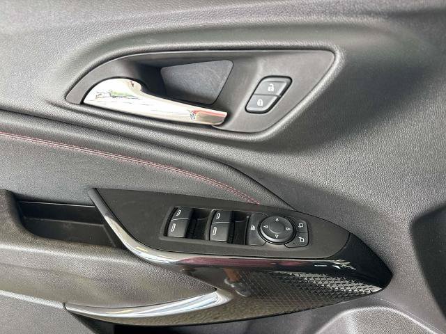 Used 2025 Chevrolet Trax RS w/ Sunroof Package FWD image 24